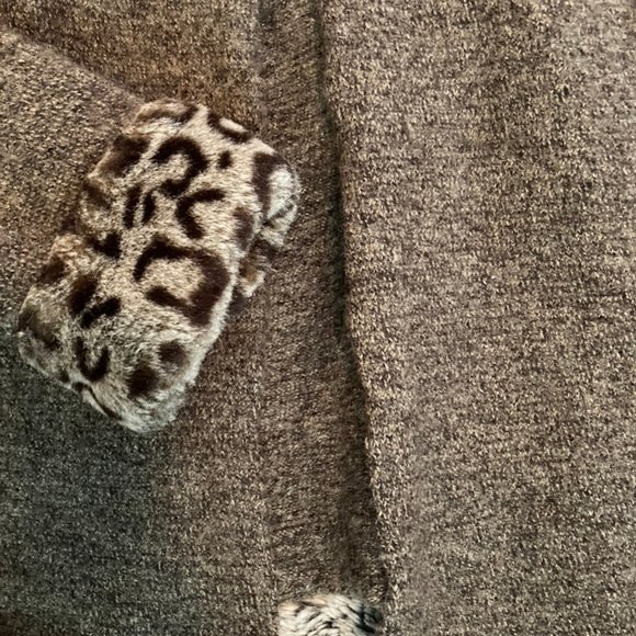 Alexandra Bartlett ~ Medium ~Wool Sweater Jacket, w/Leopard Print Collar + Cuffs - Picture 10 of 12